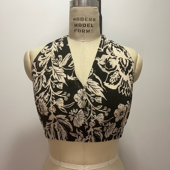 Top - Picture 2 of 3